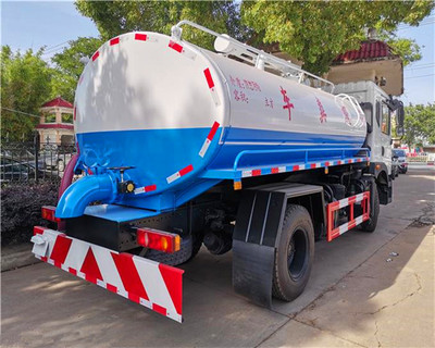 環(huán)衛(wèi)車中的關(guān)鍵角色 吸糞車的功能與應(yīng)用